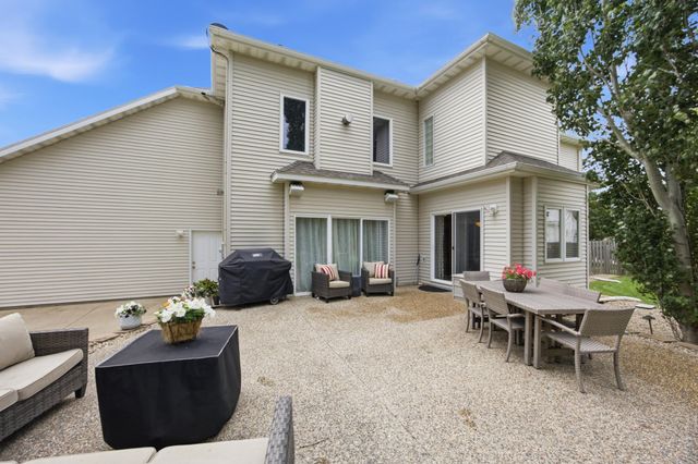 4825 Meadow Creek Drive S, Fargo, ND 58104