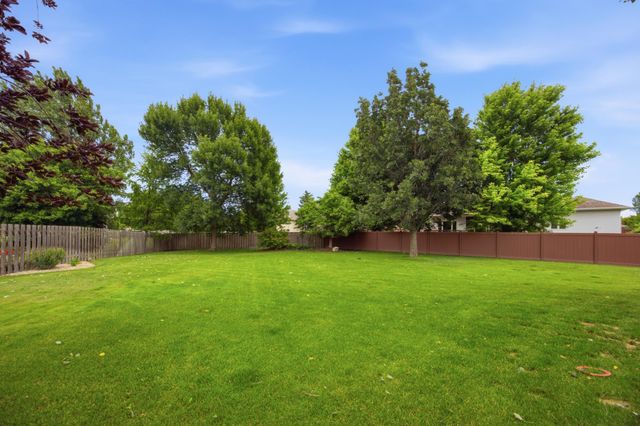 4825 Meadow Creek Drive S, Fargo, ND 58104