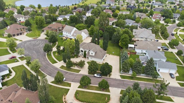 4825 Meadow Creek Drive S, Fargo, ND 58104