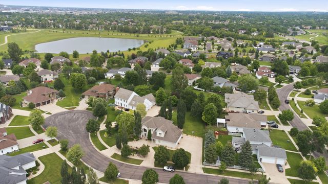 4825 Meadow Creek Drive S, Fargo, ND 58104
