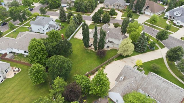 4825 Meadow Creek Drive S, Fargo, ND 58104