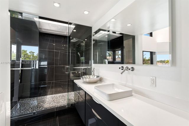 3560 W Fairview St, Miami, FL 33133