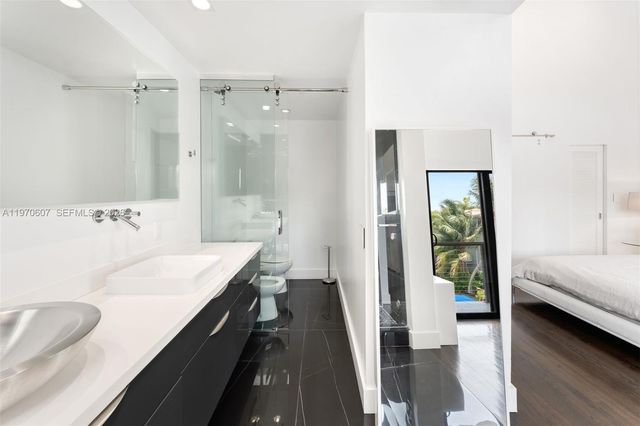 3560 W Fairview St, Miami, FL 33133