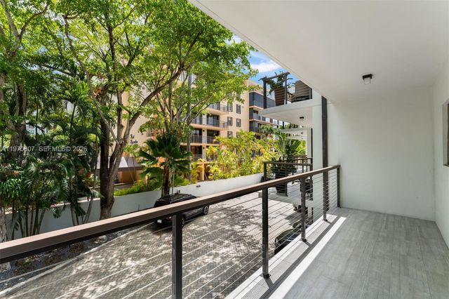 3560 W Fairview St, Miami, FL 33133