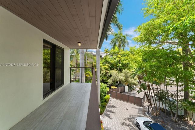 3560 W Fairview St, Miami, FL 33133