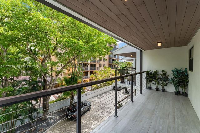 3560 W Fairview St, Miami, FL 33133