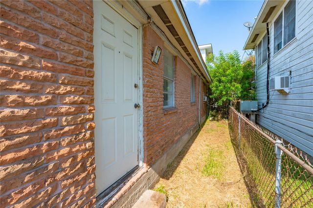 1706 Bayou Homes Drive, Galveston, TX 77551