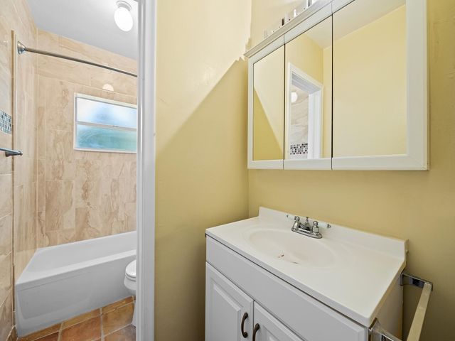 1640 NE 4th Place, Fort Lauderdale, FL 33301