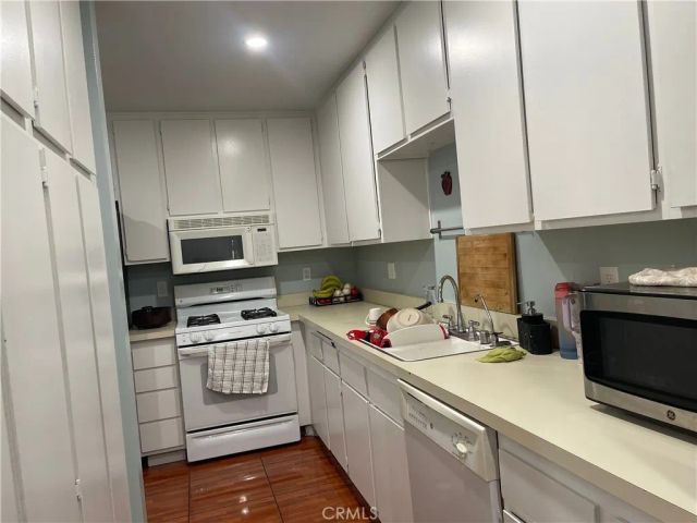 9386 Mesa Verde DR B, Montclair, CA 91763
