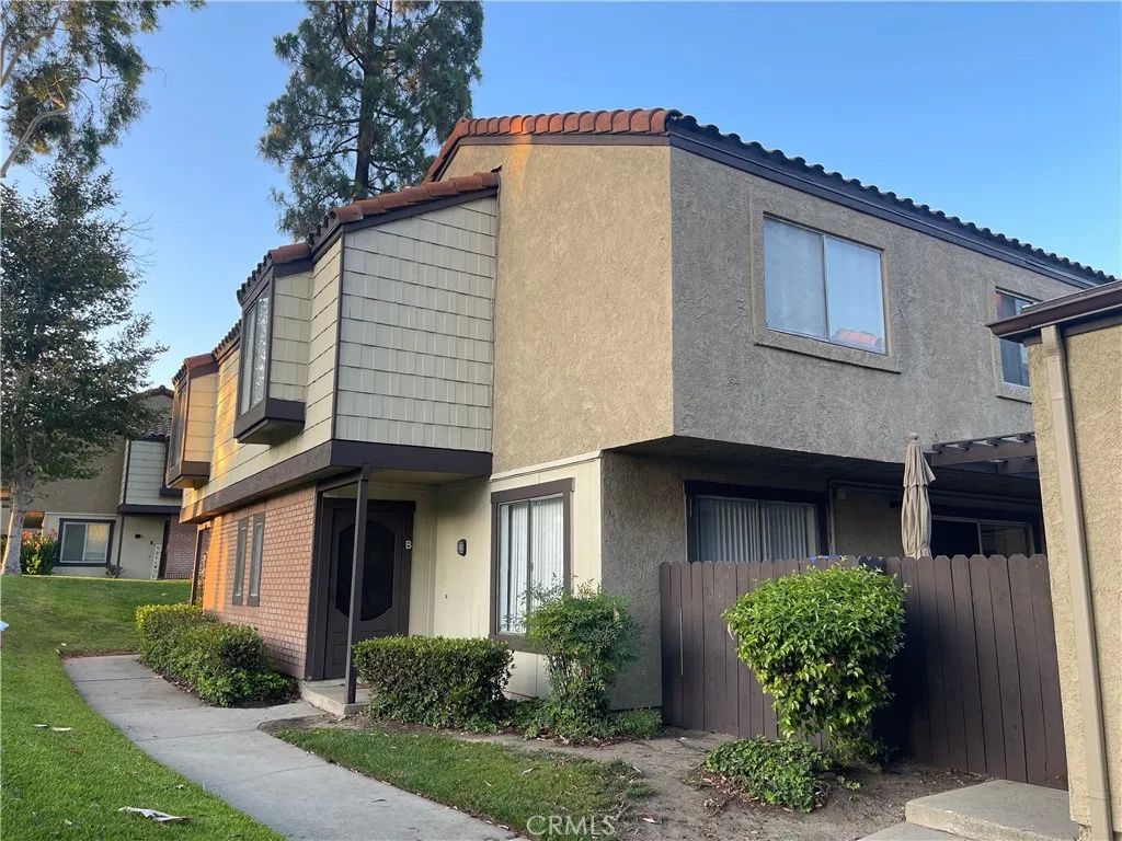 9386 Mesa Verde DR B, Montclair, CA 91763