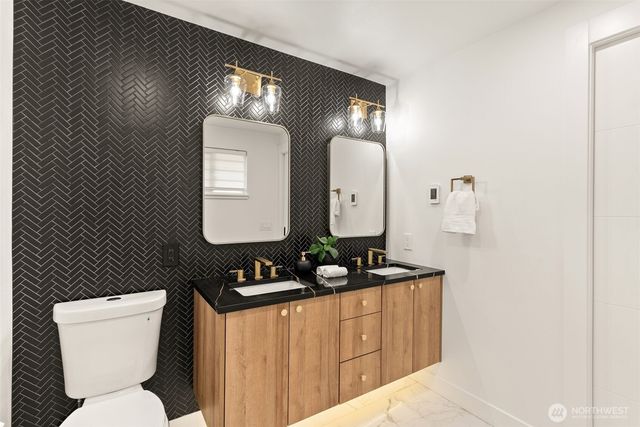 35730 26th Avenue S, Federal Way, WA 98003