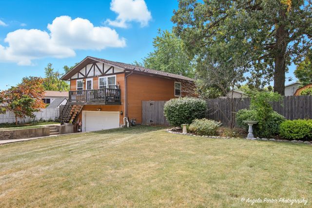 1320 Glenview Court, Round Lake Beach, IL 60073