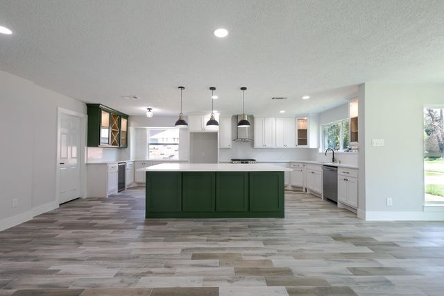 2111 Wycliffe Drive, Houston, TX 77043