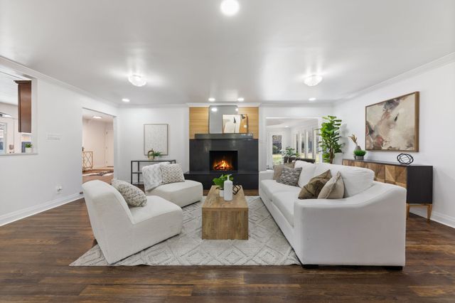 6838 Churchill Way, Dallas, TX 75230