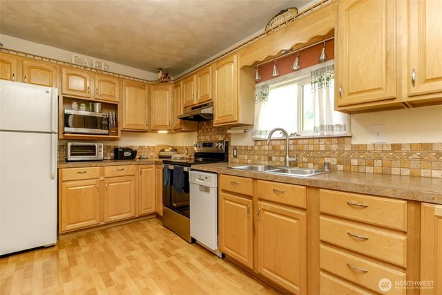 137 Damron Road, Mossyrock, WA 98564