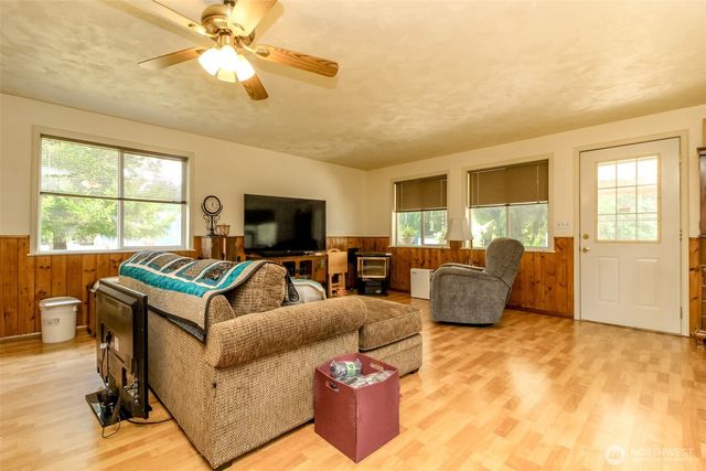137 Damron Road, Mossyrock, WA 98564