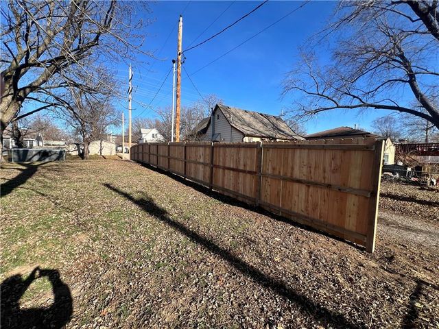 920 N 14th Street, Leavenworth, KS 66048