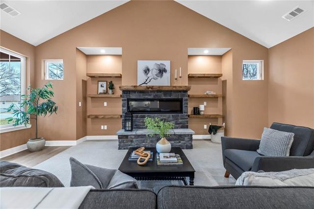 920 N 14th Street, Leavenworth, KS 66048