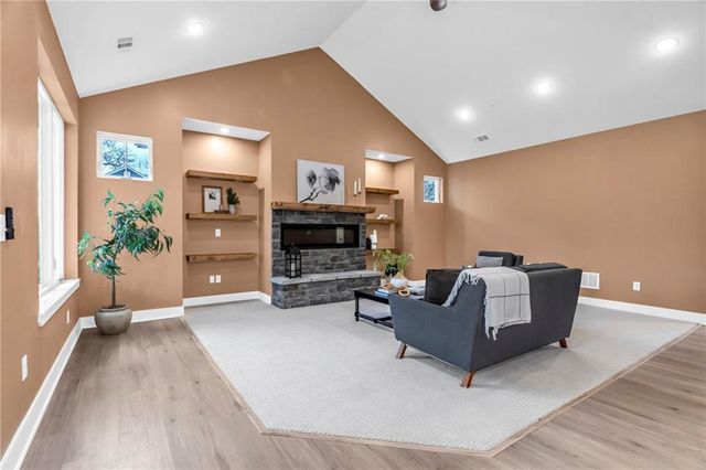 920 N 14th Street, Leavenworth, KS 66048