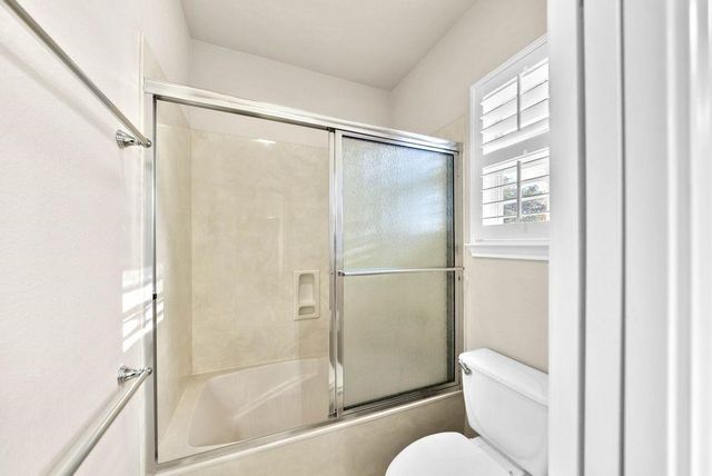 100 Glen Lakes Court, Ingram, TX 78025