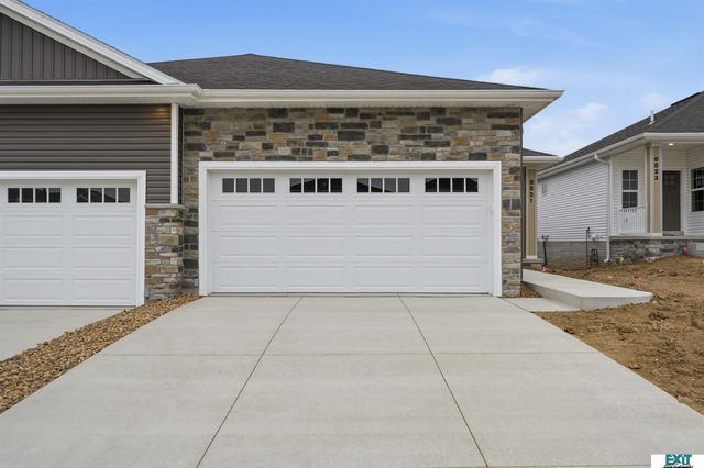 8531 Lost Arrow Court, Lincoln, NE 68507