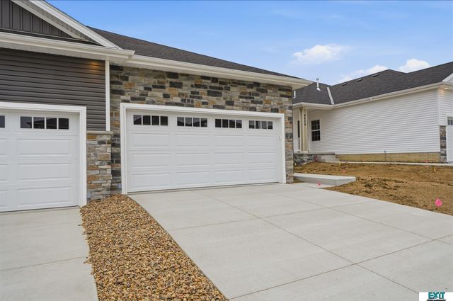 8531 Lost Arrow Court, Lincoln, NE 68507