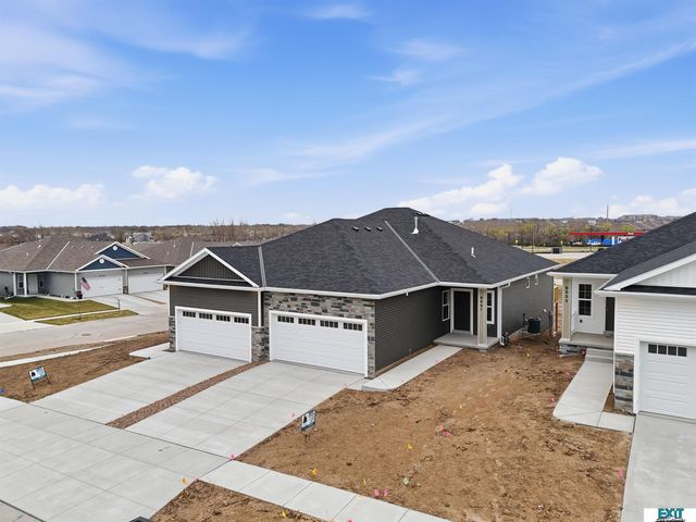 8531 Lost Arrow Court, Lincoln, NE 68507