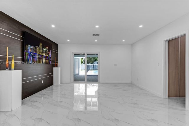 12525 SW 68th Ct, Pinecrest, FL 33156