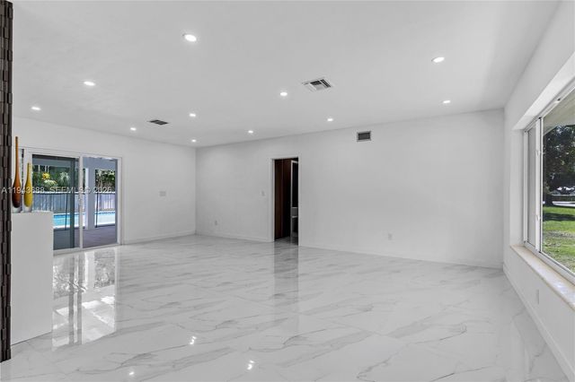 12525 SW 68th Ct, Pinecrest, FL 33156