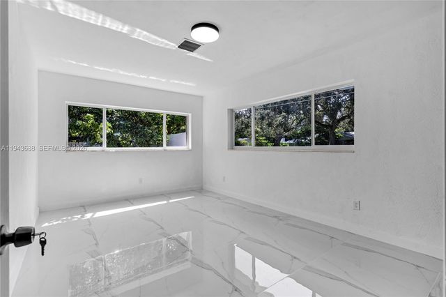 12525 SW 68th Ct, Pinecrest, FL 33156