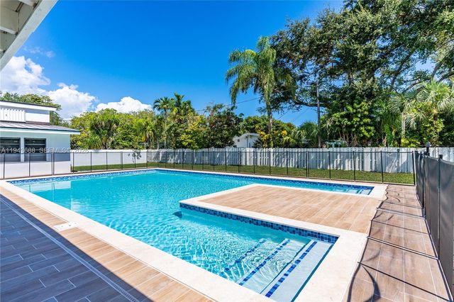 12525 SW 68th Ct, Pinecrest, FL 33156