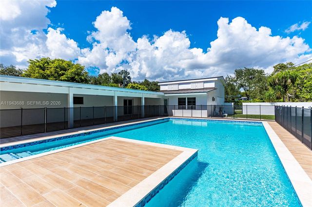 12525 SW 68th Ct, Pinecrest, FL 33156