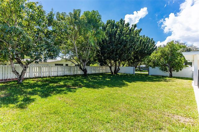 12525 SW 68th Ct, Pinecrest, FL 33156