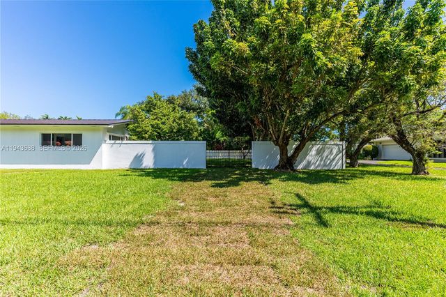 12525 SW 68th Ct, Pinecrest, FL 33156