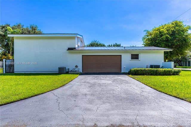 12525 SW 68th Ct, Pinecrest, FL 33156