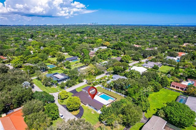 12525 SW 68th Ct, Pinecrest, FL 33156