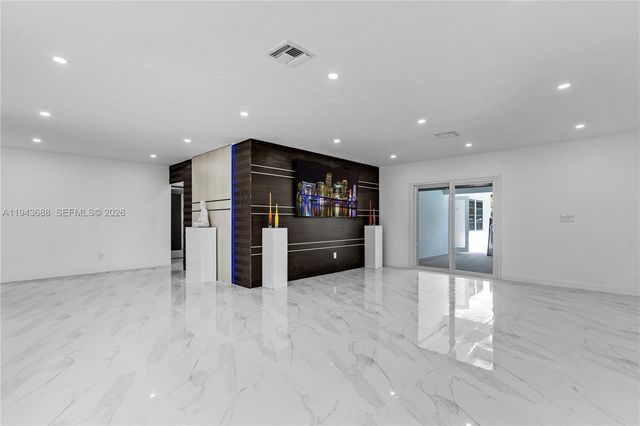 12525 SW 68th Ct, Pinecrest, FL 33156