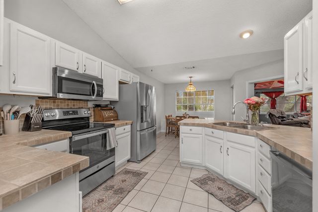 1852 Candlewood Drive, Navarre, FL 32566