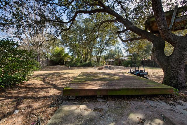 1852 Candlewood Drive, Navarre, FL 32566