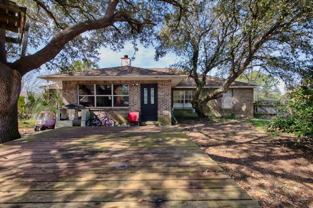 1852 Candlewood Drive, Navarre, FL 32566