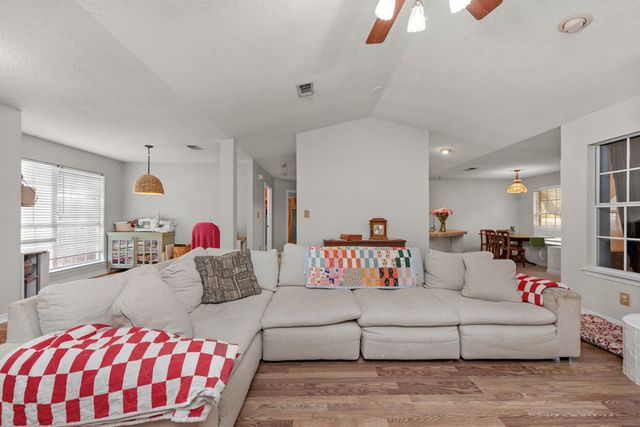 1852 Candlewood Drive, Navarre, FL 32566