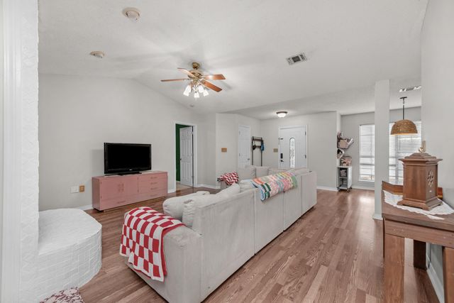 1852 Candlewood Drive, Navarre, FL 32566