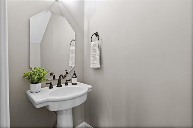 7458 White Pine Drive, Ooltewah, TN 37363