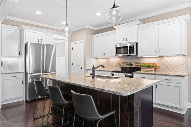 7458 White Pine Drive, Ooltewah, TN 37363