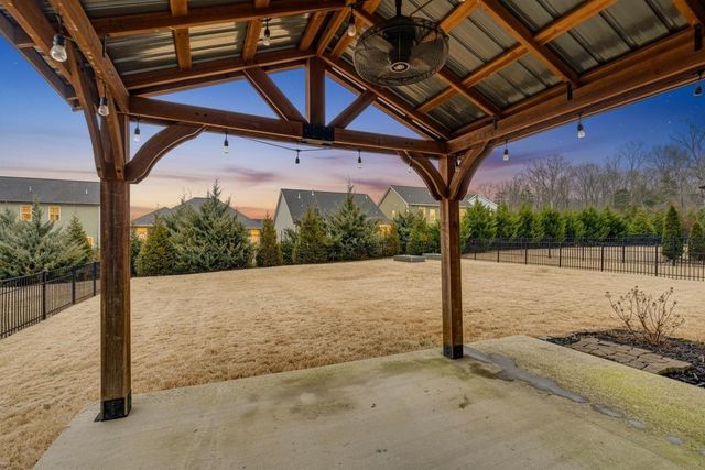 7458 White Pine Drive, Ooltewah, TN 37363