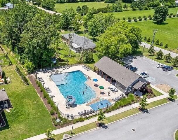 7458 White Pine Drive, Ooltewah, TN 37363