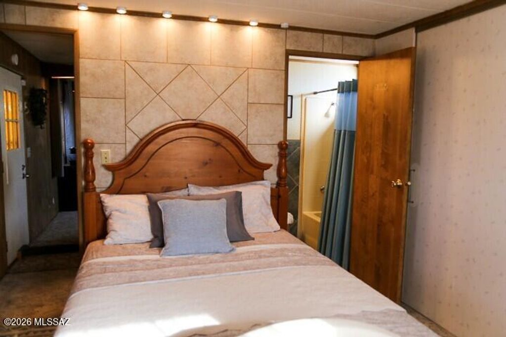 Image 13 of property listing at 766 W Calle Rhode Island Circle, Cochise, AZ 85606