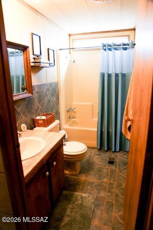 Image 14 of property listing at 766 W Calle Rhode Island Circle, Cochise, AZ 85606