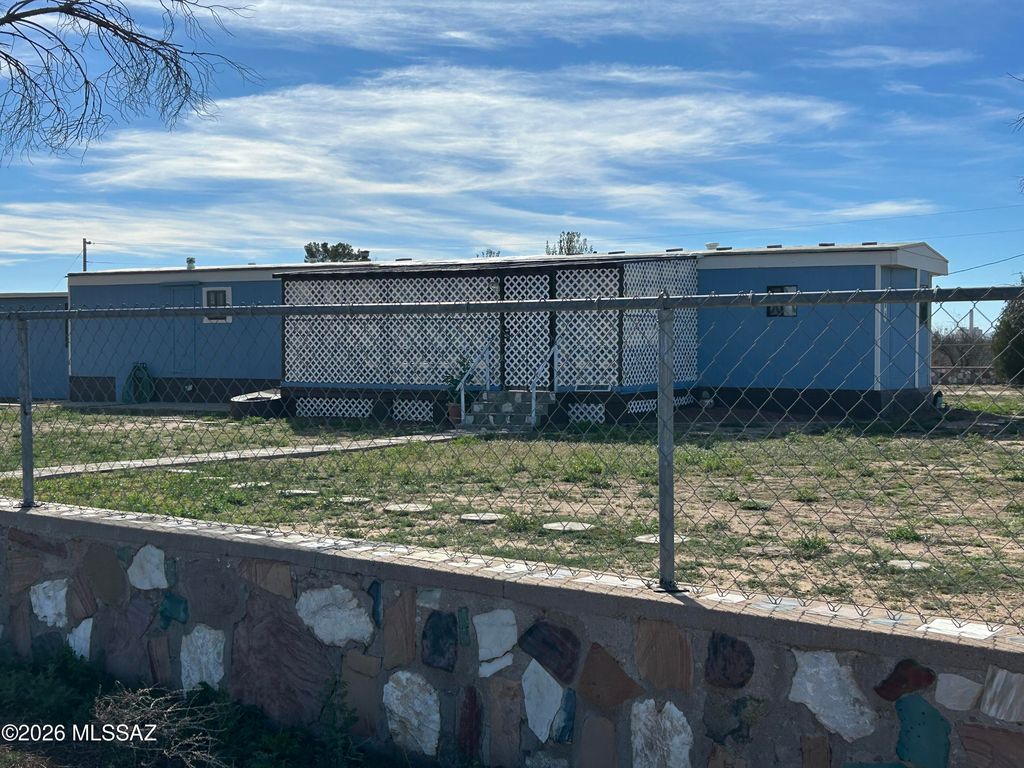 Image 2 of property listing at 766 W Calle Rhode Island Circle, Cochise, AZ 85606