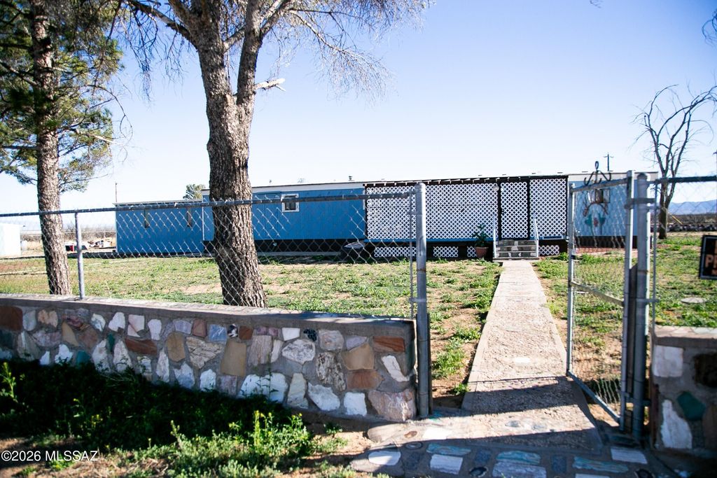 Image 3 of property listing at 766 W Calle Rhode Island Circle, Cochise, AZ 85606